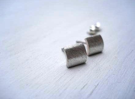 Bent matte studs