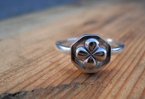 Clover ring