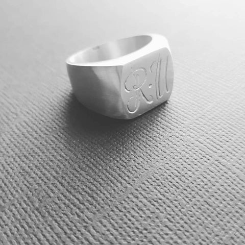 Signet ring