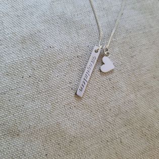 Bar necklace with heart