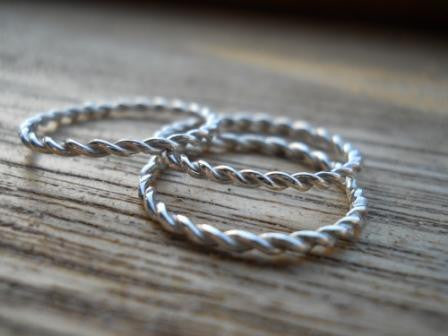 Twisted rings set of 3