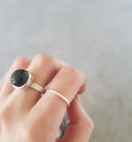 Onyx ring with floral leafy band
