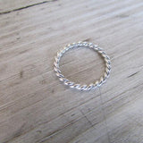Twisted wire ring