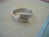 Overlapping band ring