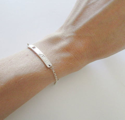 Bracelet with bar personalized engraving
